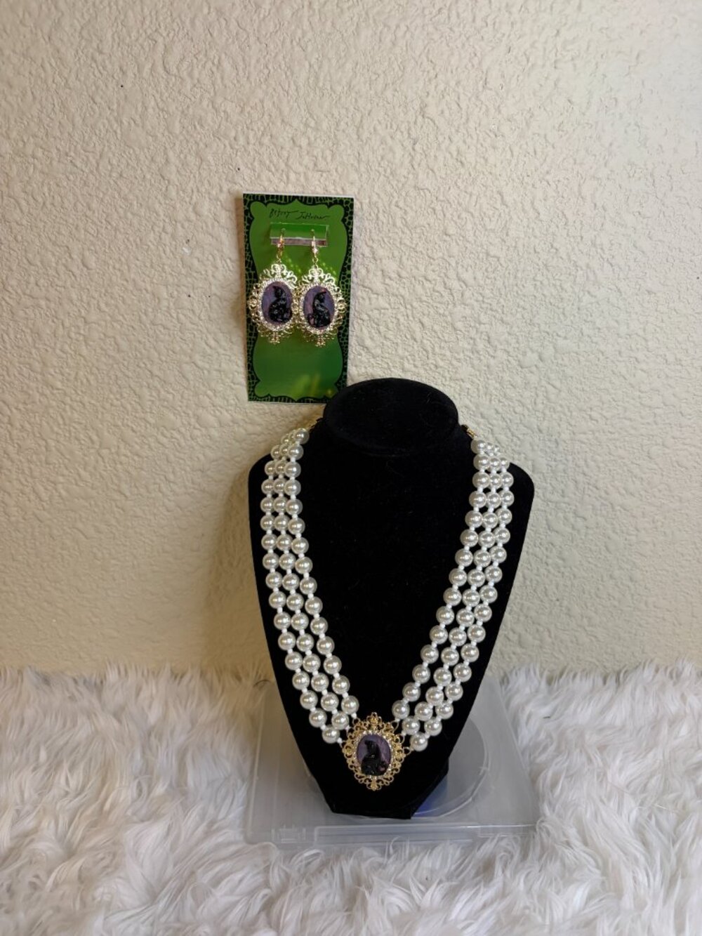 Betsey Johnson Black Cat Cameo Pearl Necklace Earrings Set Large NWT